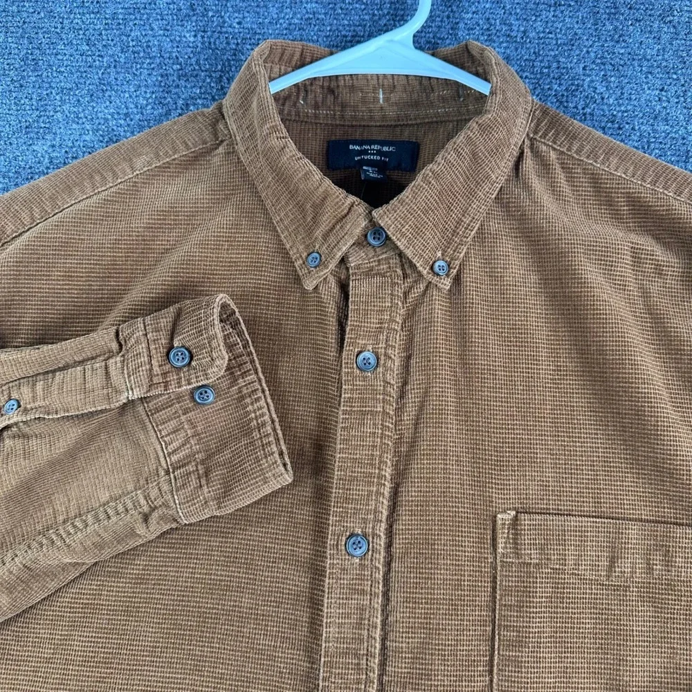 Banana Republic Button Down Shirt Mens XL Extra Large Corduroy Untucked Fit